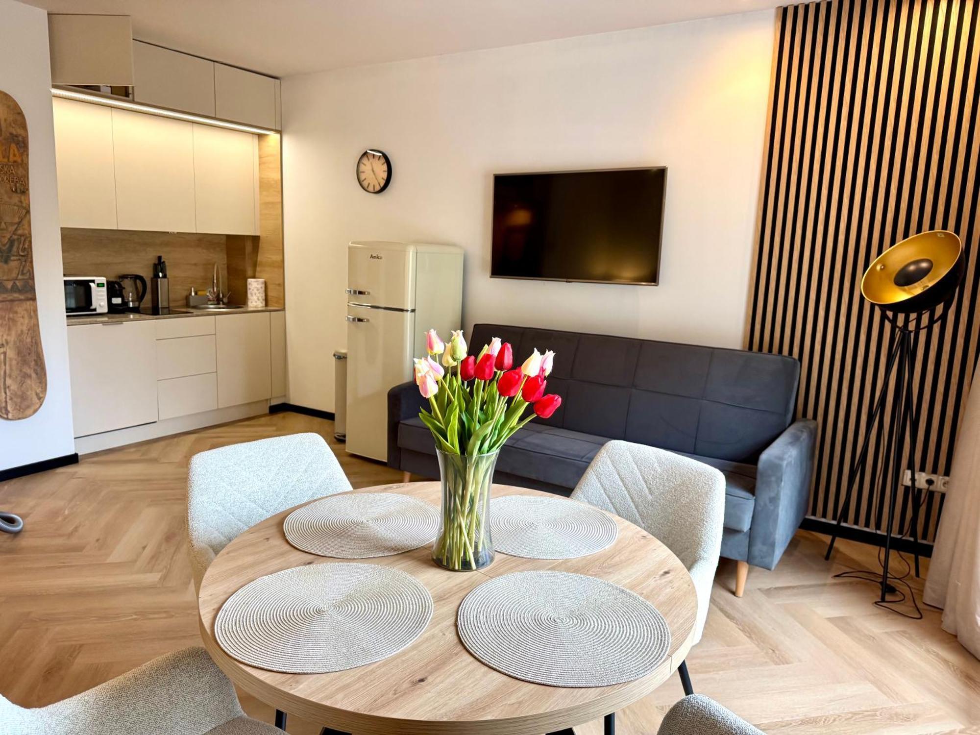 Lola 5 Apartment